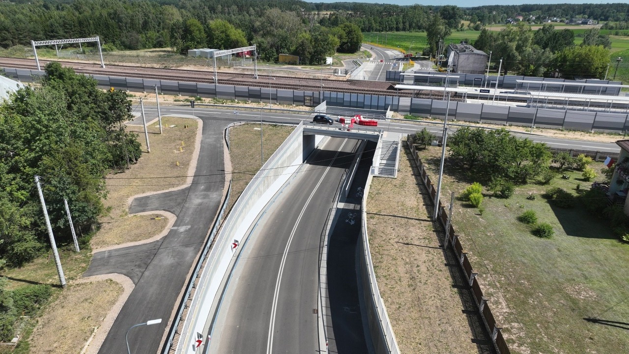 Tunel w Baciutach, widok z drona [fot. Pawel Mieszkowski/PKP Polskie Linie Kolejowe SA ]