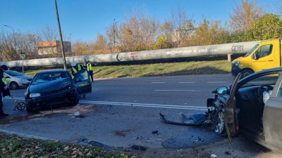 Policjant w&nbsp;szpitalu po&nbsp;kolizji na&nbsp;Poleskiej