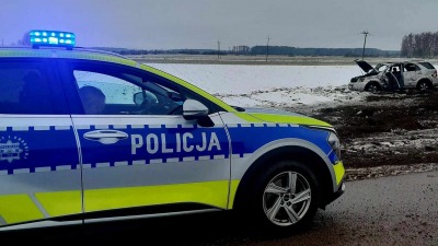 Samochód dachował. Zginęła pasażerka