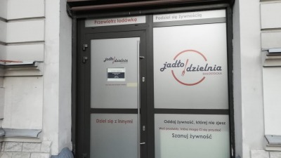 Zamiast wyrzucać jedzenie, można je przynieść do&nbsp;Jadłodzieni