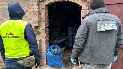 Posiadał nielegalny susz tytoniowy, a&nbsp;miał siedzieć w&nbsp;więzieniu