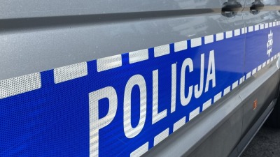 Wyjechał z&nbsp;drogi podporządkowanej i&nbsp;uderzył w&nbsp;bariery