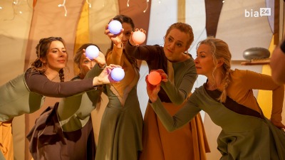 RECENZJA. "Kto pierwszy w&nbsp;las?", czyli piękny koncert leśnych instrumentów w&nbsp;Teatrze Dramatycznym