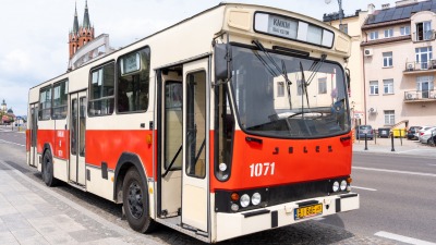 Letnie wycieczki zabytkowymi autobusami