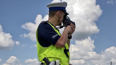 Jechał ponad 100 kilometrów na&nbsp;godzinę. Stracił prawo jazdy