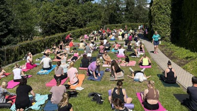 Joga na&nbsp;tarasie widokowym opery podlaskiej