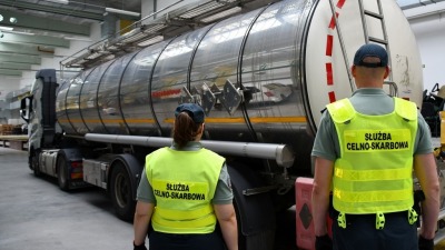 Nielegalny transport paliwa zatrzymany w&nbsp;Suwałkach
