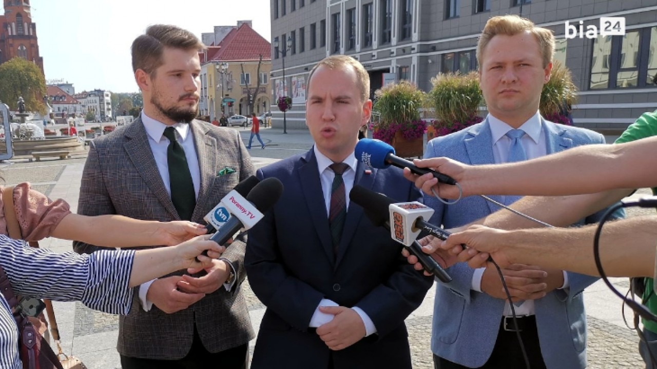 Adam Andruszkiewicz na konferencji prasowej [fot. archiwum Bia24]
