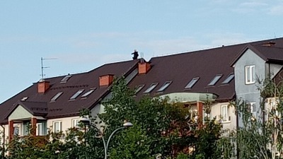 Mężczyzna biegał po&nbsp;dachu bloku na&nbsp;Nowym Mieście