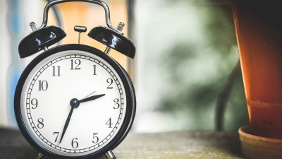 Zmiana czasu na&nbsp;zimowy. Będziemy spać o&nbsp;godzinę dłużej