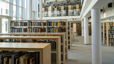 Mikołaj czyta. A&nbsp;Ty? Świąteczna akcja w&nbsp;Bibliotece Uniwersyteckiej