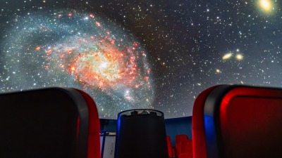 Mikołajki wśród gwiazd. Planetarium Uniwersytetu w Białymstoku zaprasza