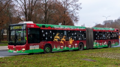 Autobusy oklejone świątecznymi motywami - po&nbsp;raz&nbsp;pierwszy na&nbsp;ulicach Białegostoku