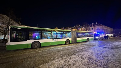 Autobus z&nbsp;ciepłymi napojami na&nbsp;rynku. Białystok szykuje się na&nbsp;siarczyste mrozy