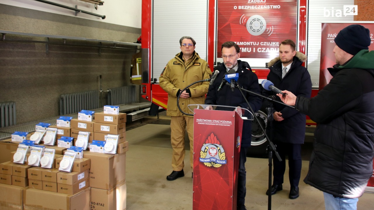 Wojewoda podlaski i rządowe czujki [fot. Bia24]