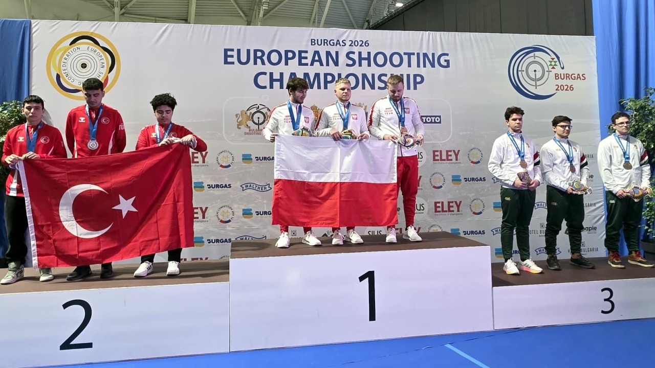 Polska drużyna na najwyższym podium mistrzostw [fot. KS Kaliber Białystok] 