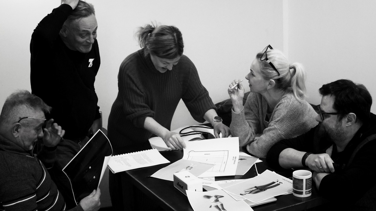  Trwają próby do spektaklu „Pies kobieta mężczyzna” autorstwa Sybille Berg [fot. Teatr Dramatyczny im. Aleksandra Węgierki w Białymstoku]