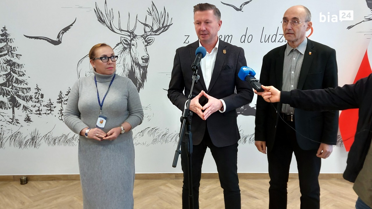Konferencja prasowa władz starostwa powiatu białostockiego [fot. Bia24]