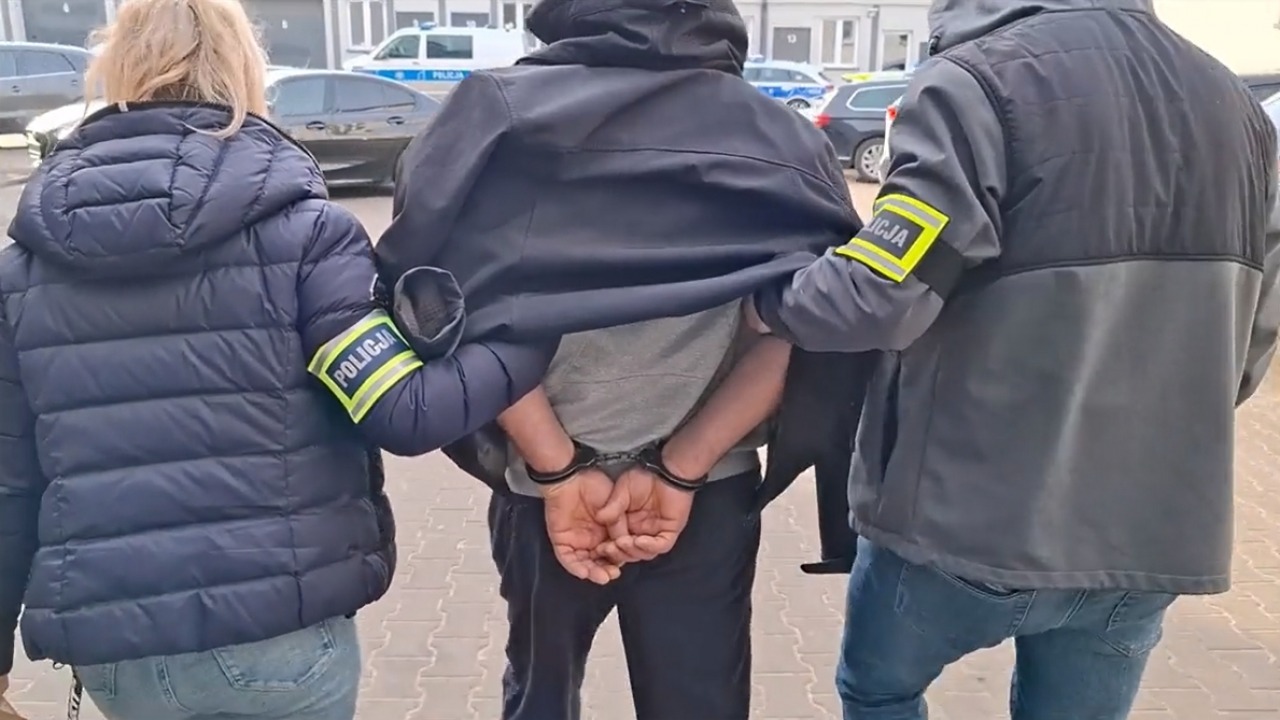 Screen z wideo z zatrzymania mężczyzny