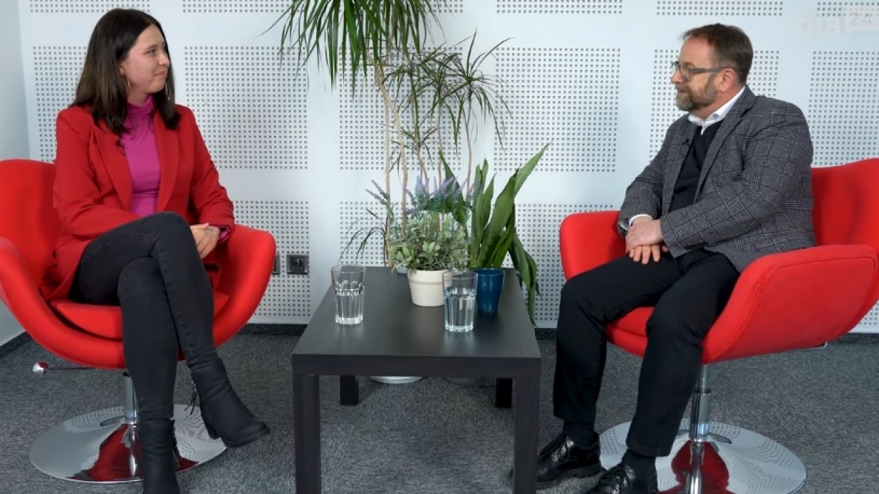 VIDEO. Robot zastąpi ręce chirurga? Rozmowa z&nbsp;neurochirurgiem dr hab. Tomaszem Łysoniem