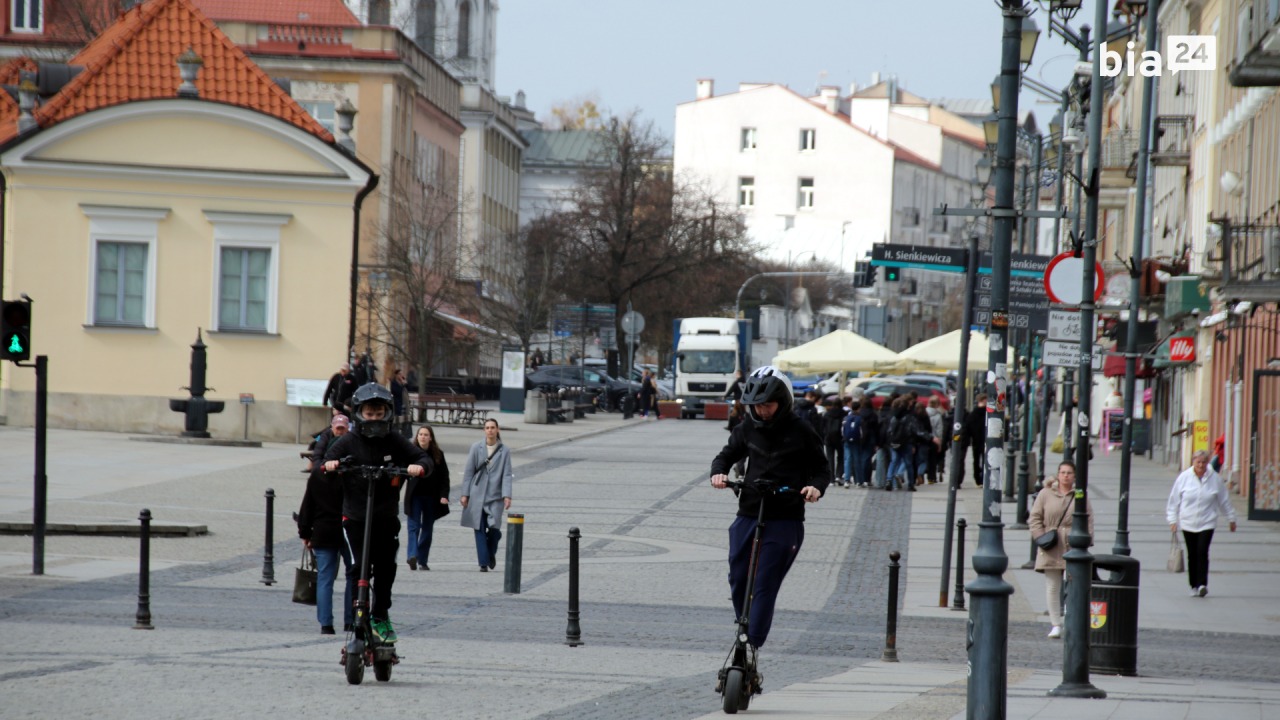 Jadą mimo zakazu [fot. Bia24]