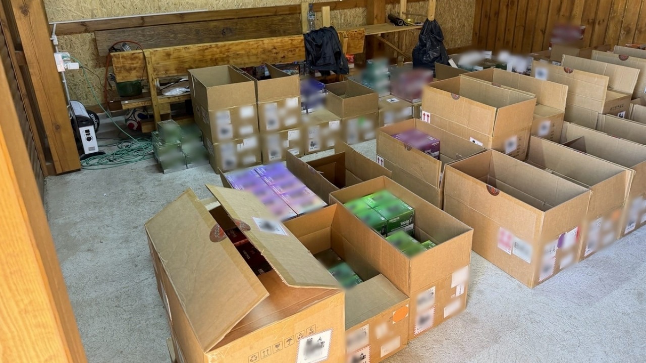 Magazyn nielegalnych wyrobów [fot. podlaska policja]