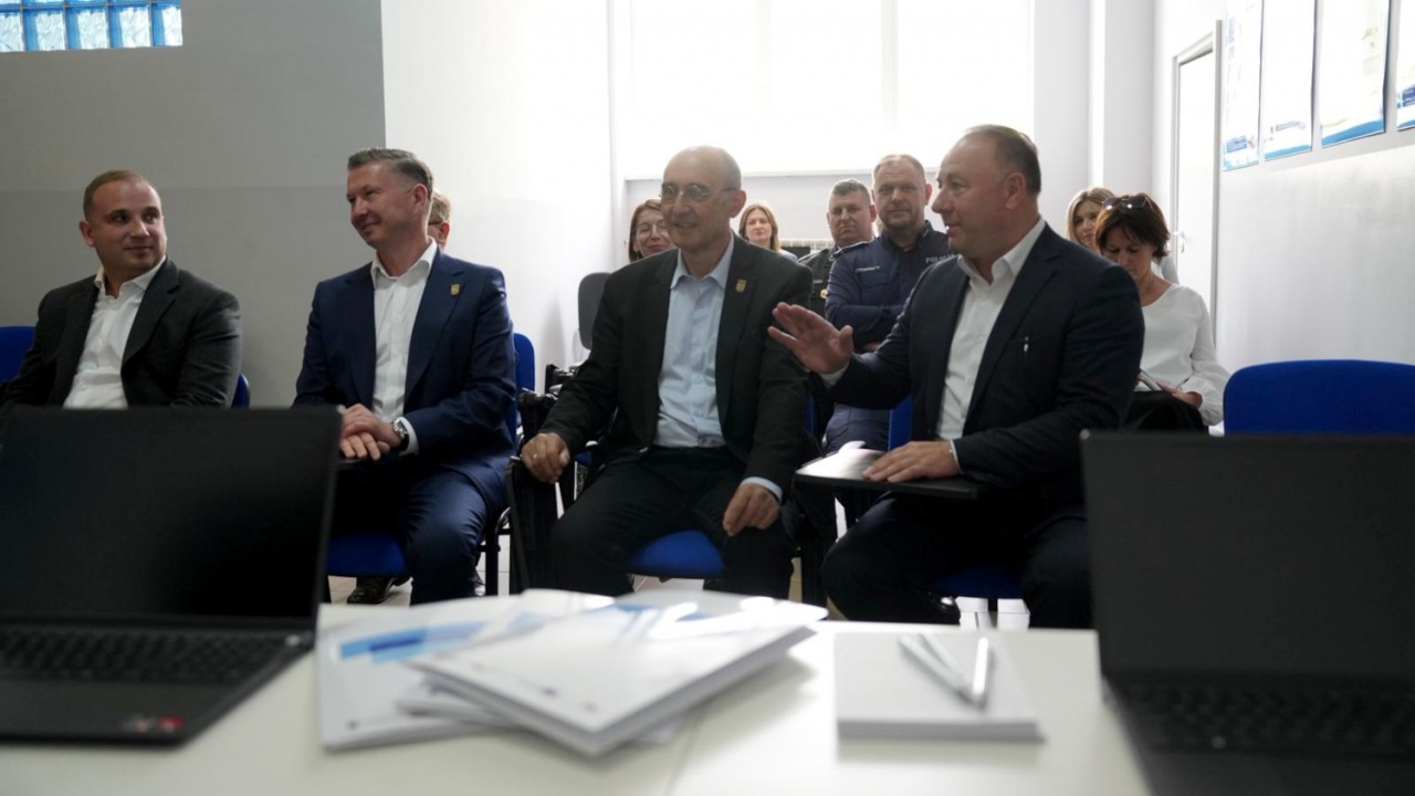Otwarcie LOWE Łapy [fot. Starostwo Powiatowe w Białymstoku]