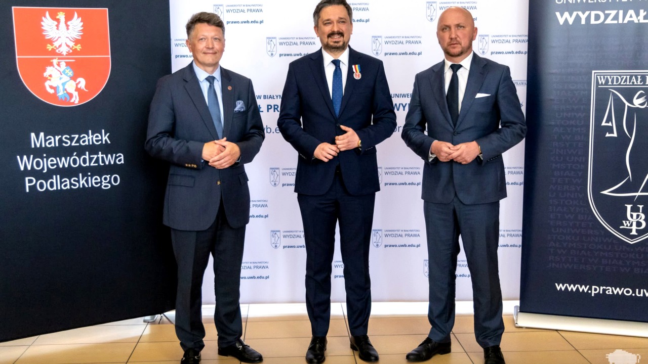 Rektor UwB, rzecznik praw obywatelskich i marszałek województwa podlaskiego [fot. K. Guzewicz UMWP]