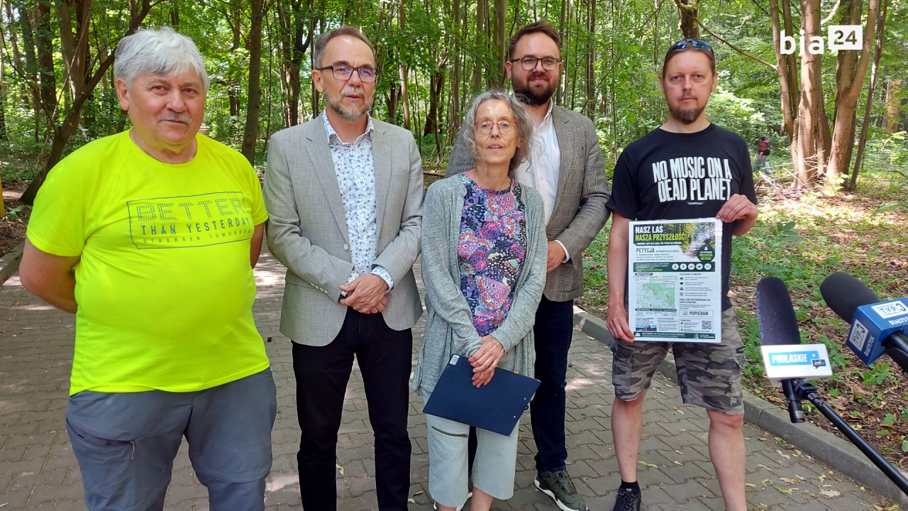 Konferencja prasowa miłośnikówlasów społecznych [fot. Bia24]