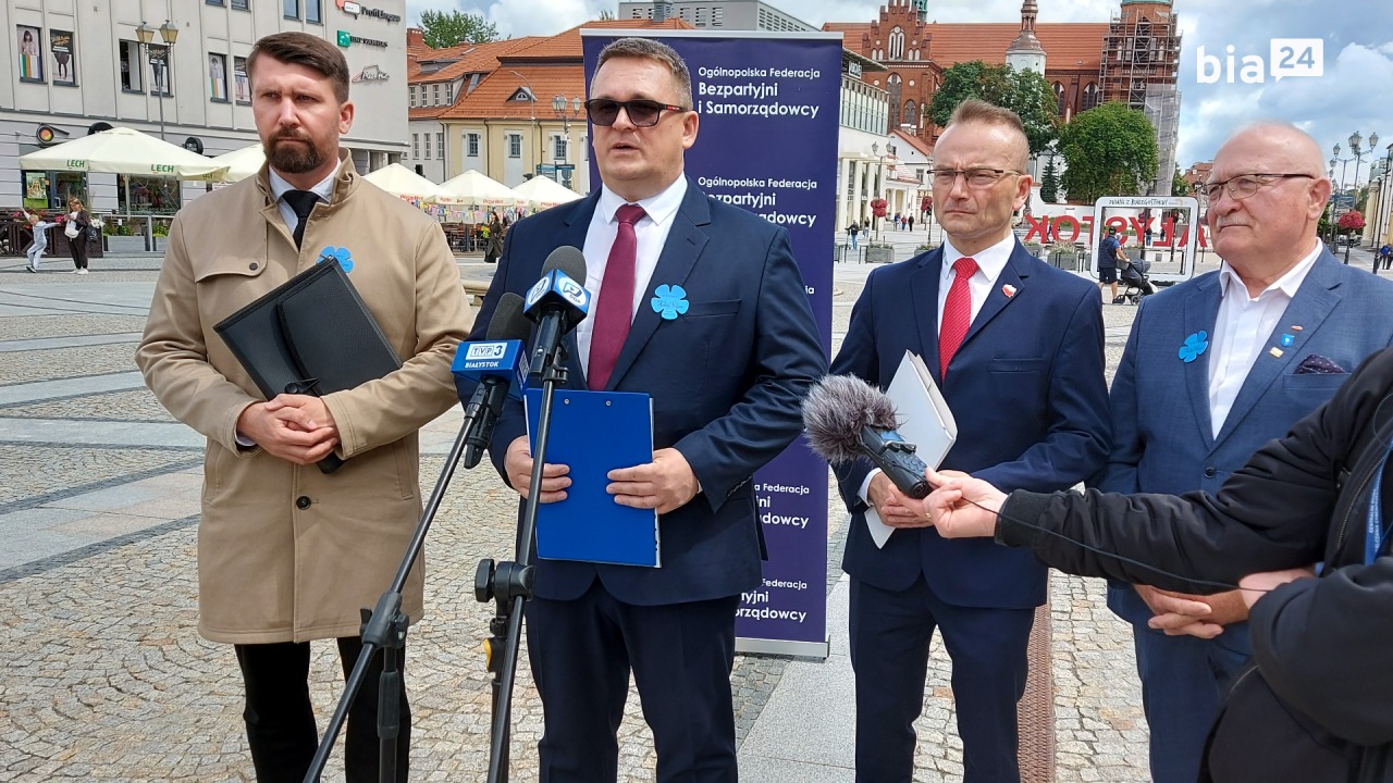 Przemawia Grzegorz Kapica lider Bezpartyjnych i Samorządowców w Podlaskiem [fot. Bia24]