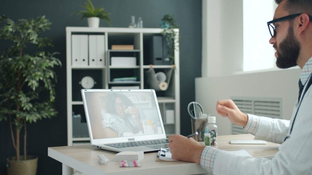 Recepta online w Polsce – jak działa system e-recepty i kto może z niego skorzystać_.jpg