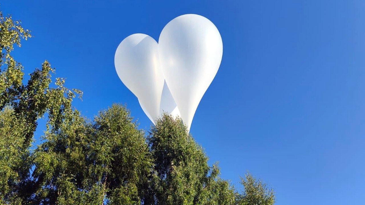 Balony z przemycanymi papierosami [fot. podlaska policja]