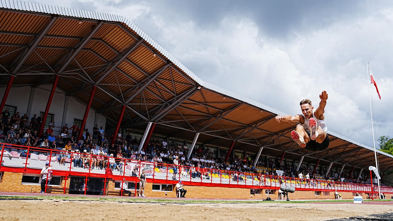 Stadion Lekkoatletyczny - skok w dal podczas 102 MPLA Białystok 2026 [Fot. mat. prasowe BOSiR]
