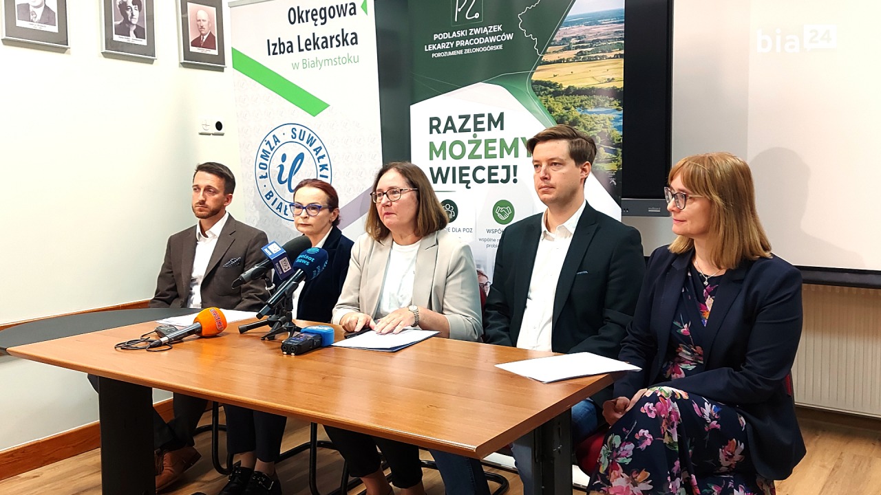 Lekarze informują o swoim proteście [fot. Bia24]
