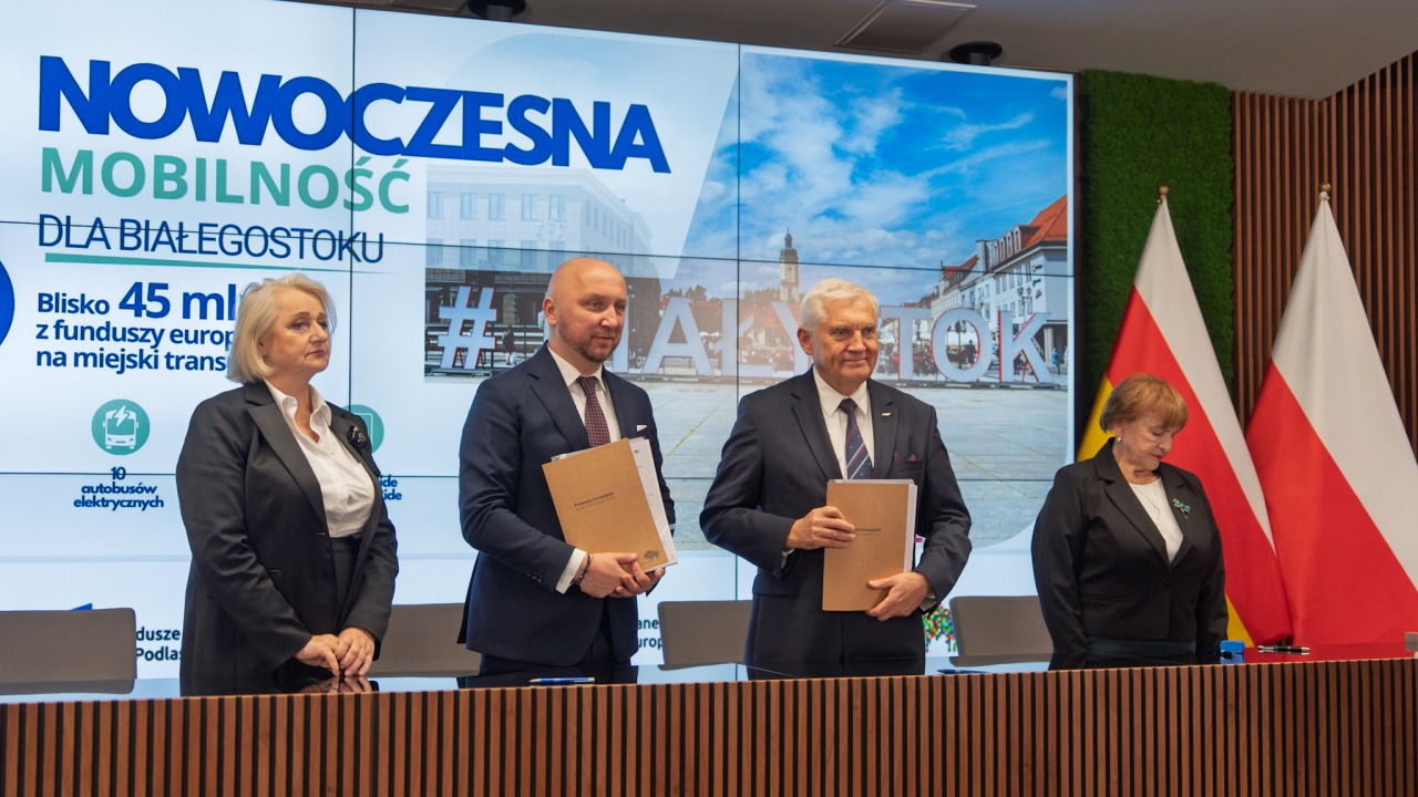 Podpisanie umowy dofinansowania [fot. D. Gromadzki UM Białystok]