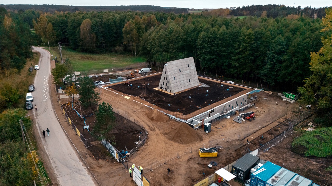 Plac budowy Muzeum bł. ks. Jerzego Popiełuszki w Okopach [fot. K. Timoszuk UMWP]