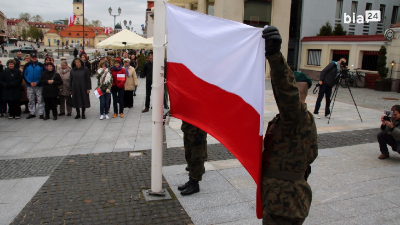 Wciągnięcie flagi na maszt /fot. H. Korzenny/