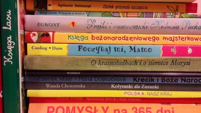 KALENDARIUM, 8 maja. Pozdrawiamy bibliotekarzy i&nbsp;położne